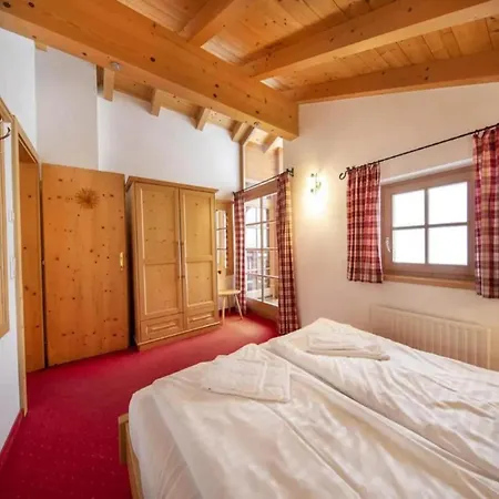 Spacious Detached In Village Nyaraló