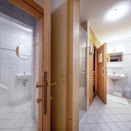 Nyaraló Spacious Detached In Village Wald im Pinzgau
